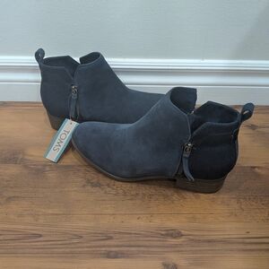 BNWT Toms Women's DAHLIA Navy Suede Ankle Boots